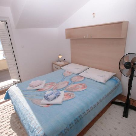 Apartmani Damir Livajic Оміш Екстер'єр фото
