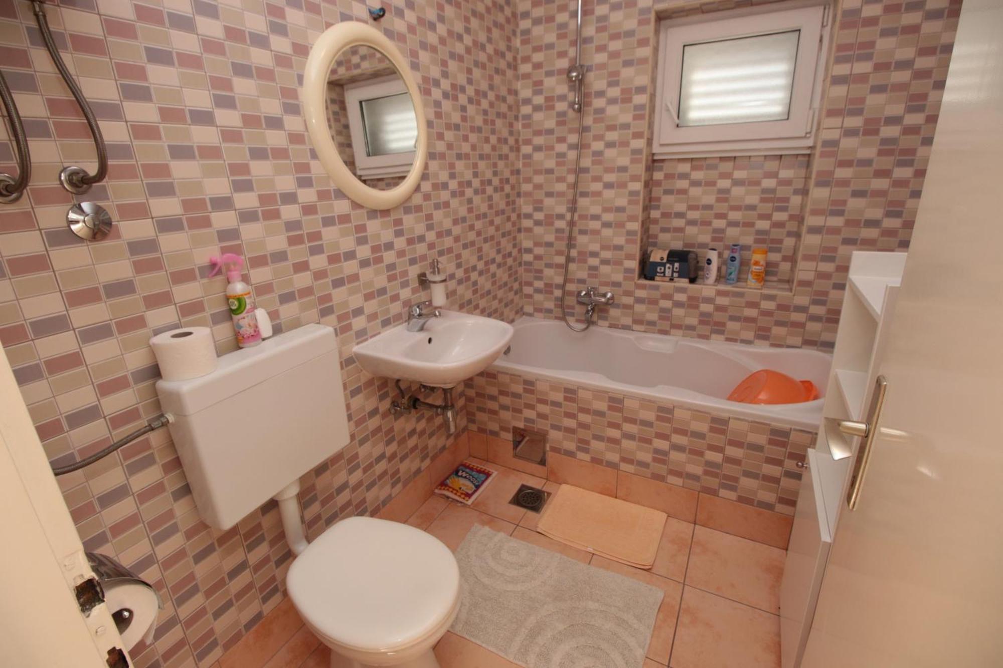 Apartmani Damir Livajic Оміш Екстер'єр фото